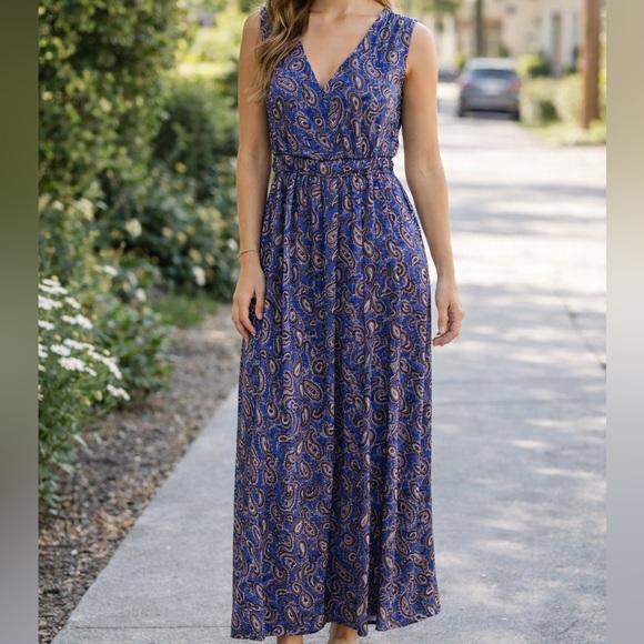 Banana Republic Dresses & Skirts - Banana Republic Blue Paisley V-Neck Maxi Dress - Size Medium - Boho Summer